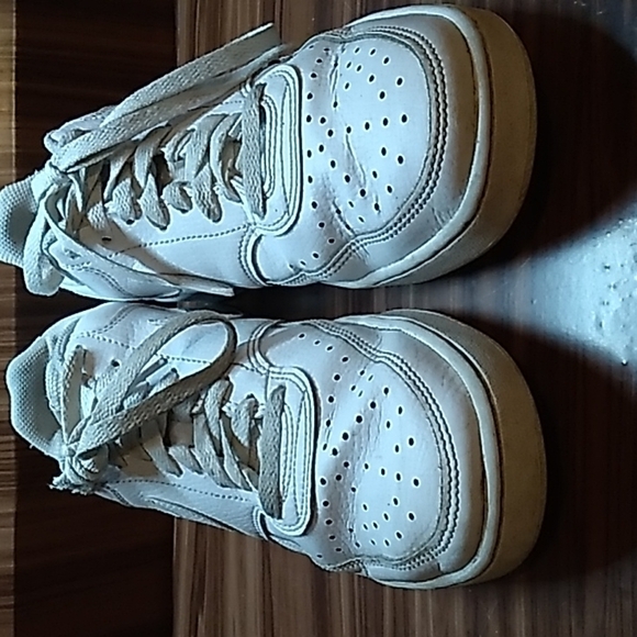 Nike womans 8.5 Court Visions Low - Picture 2 of 6